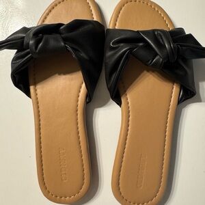 Old Navy Black and Tan Women's Sandals